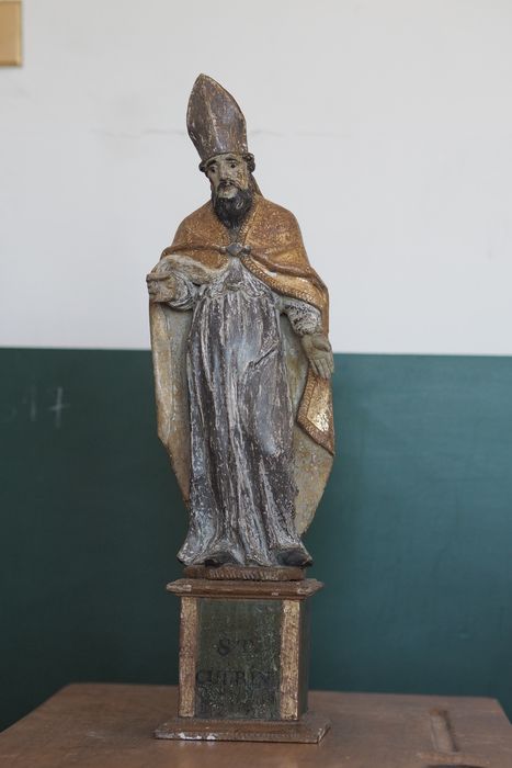 statue : Saint évêque mitré, les épaules couvertes d'une chape