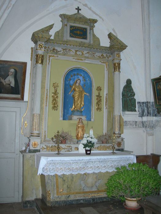 autel et retable de la Vierge (sauf statue)