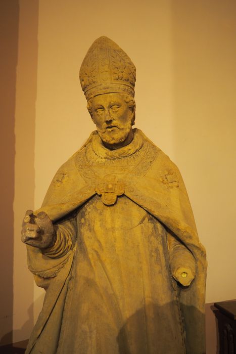 statue : Saint Nicolas, vue partielle