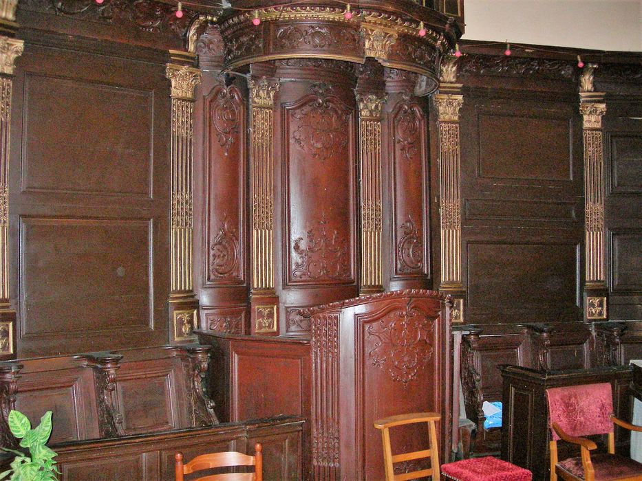 boiseries du choeur, stalles et éléments d'un ancien retable