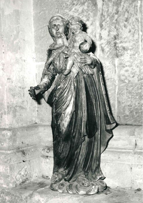 statue : Vierge à l'Enfant