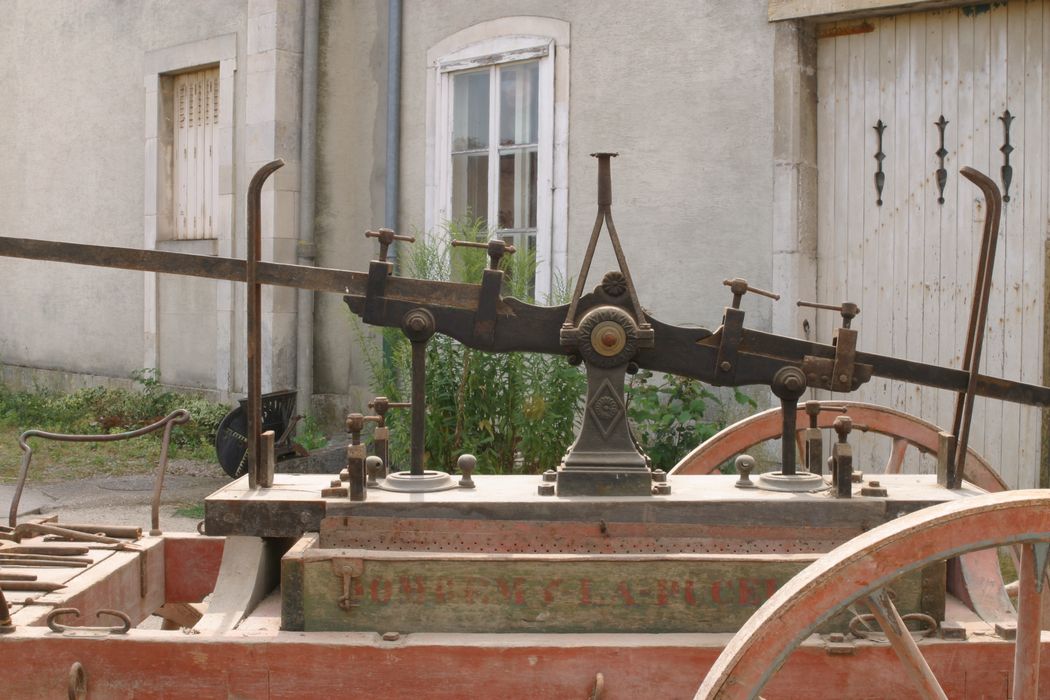 pompe à incendie et ses accessoires, détail