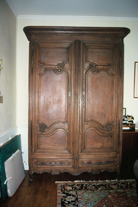 armoire à deux portes et deux tiroirs - © Ministère de la Culture (France), Direction Régionale des Affaires Culturelles ddu Grand Est – Tous droits réservés