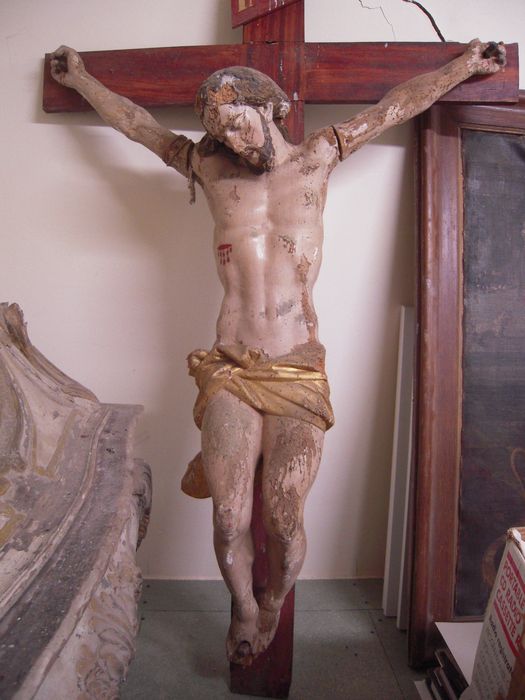 Statue : Christ en croix