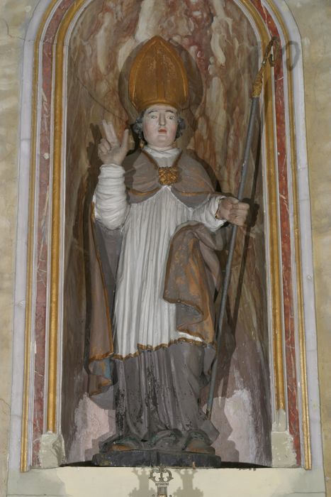 statue : Saint évêque non identifié