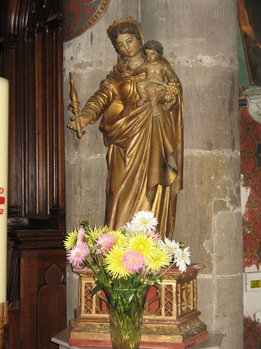 statue : Vierge à l'Enfant à la grappe - © Ministère de la Culture (France), Direction Régionale des Affaires Culturelles du Grand Est – Tous droits réservés