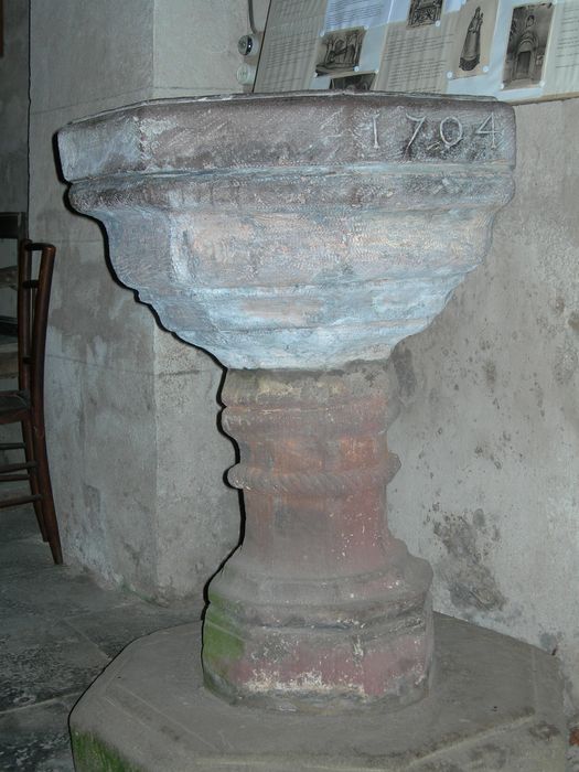 Cuve (vasque) et fût de fonts baptismaux