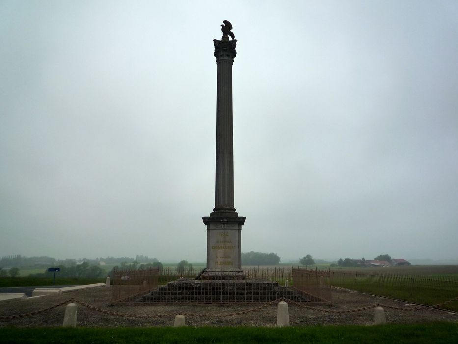 vue générale du monument dans son environnement