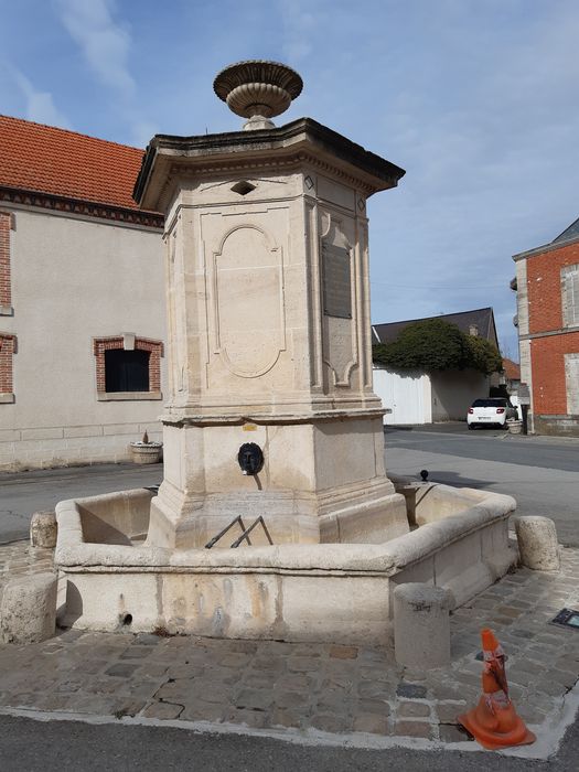 vue générale de la fontaine, élévation sud-ouest