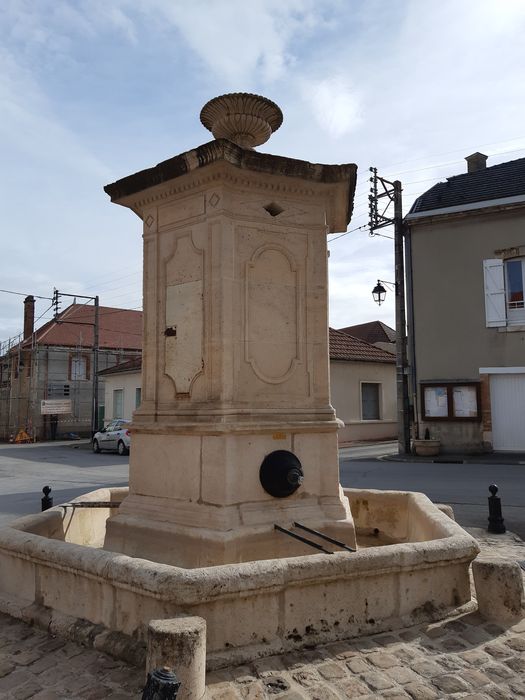 vue générale de la fontaine, élévation nord