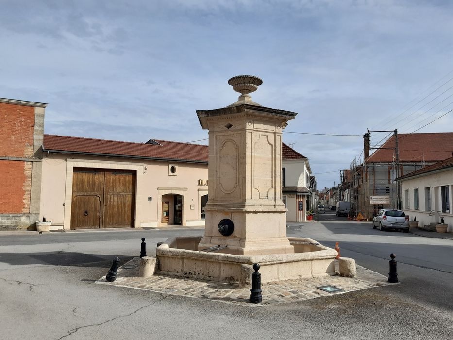 vue générale de la fontaine depuis le Nord-Ouest