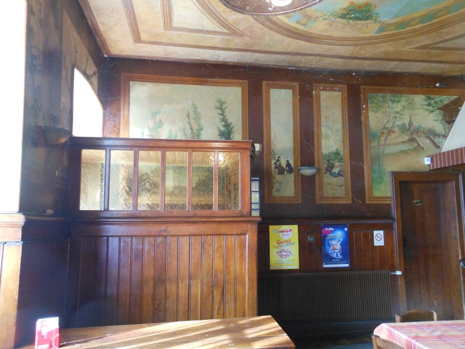 salle de restaurant, vue partielle