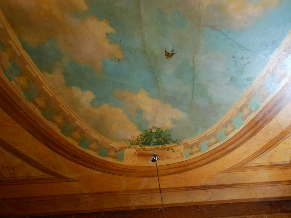 salle de restaurant, vue partielle du plafond