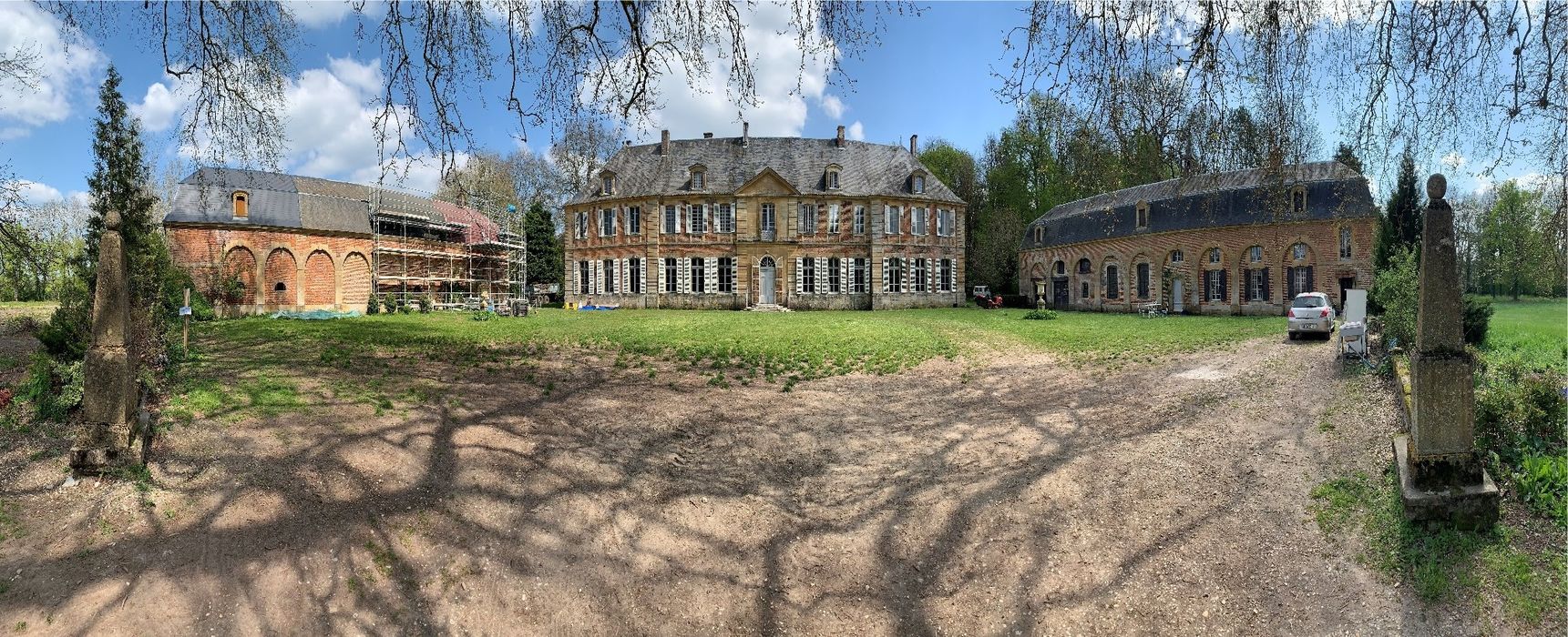 vue générale des bâtiments depuis l’Ouest