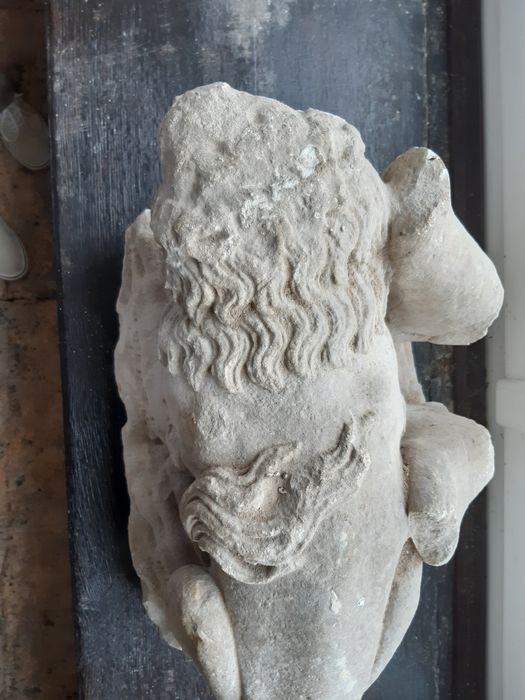 élément de gisant : Lion