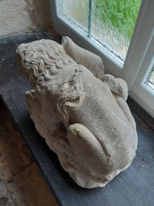 élément de gisant : Lion