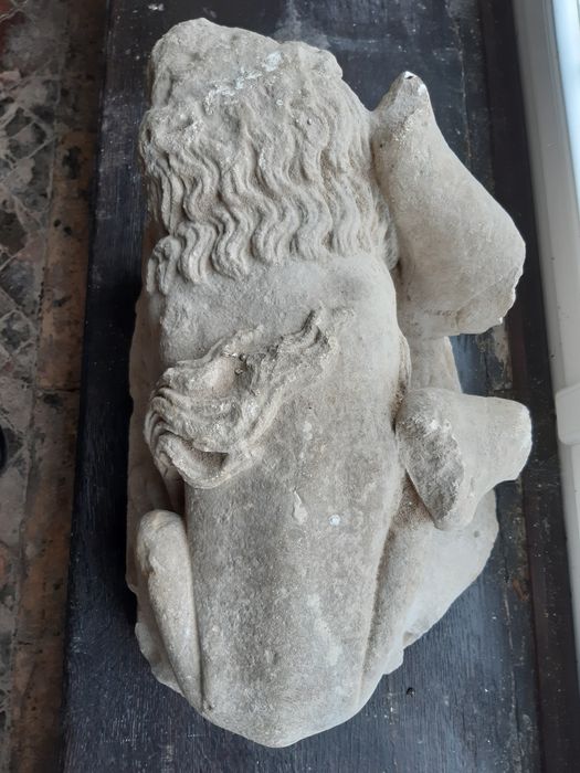 élément de gisant : Lion