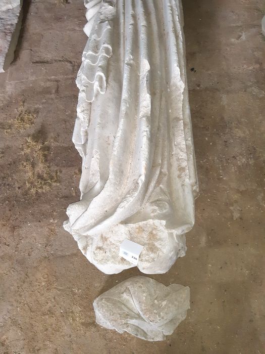 statue de gisante (fragments), détail