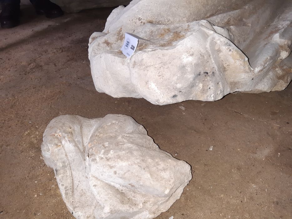 statue de gisante (fragments), détail
