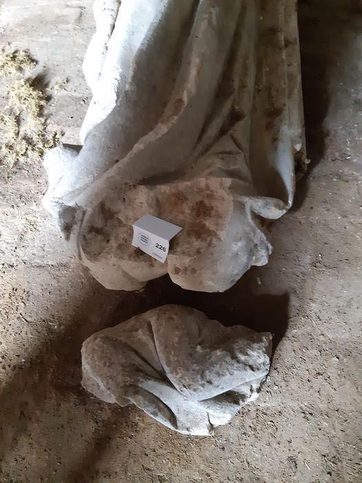 statue de gisante (fragments), détail