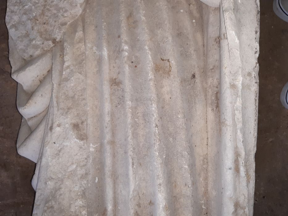 statue de gisante (fragments), détail