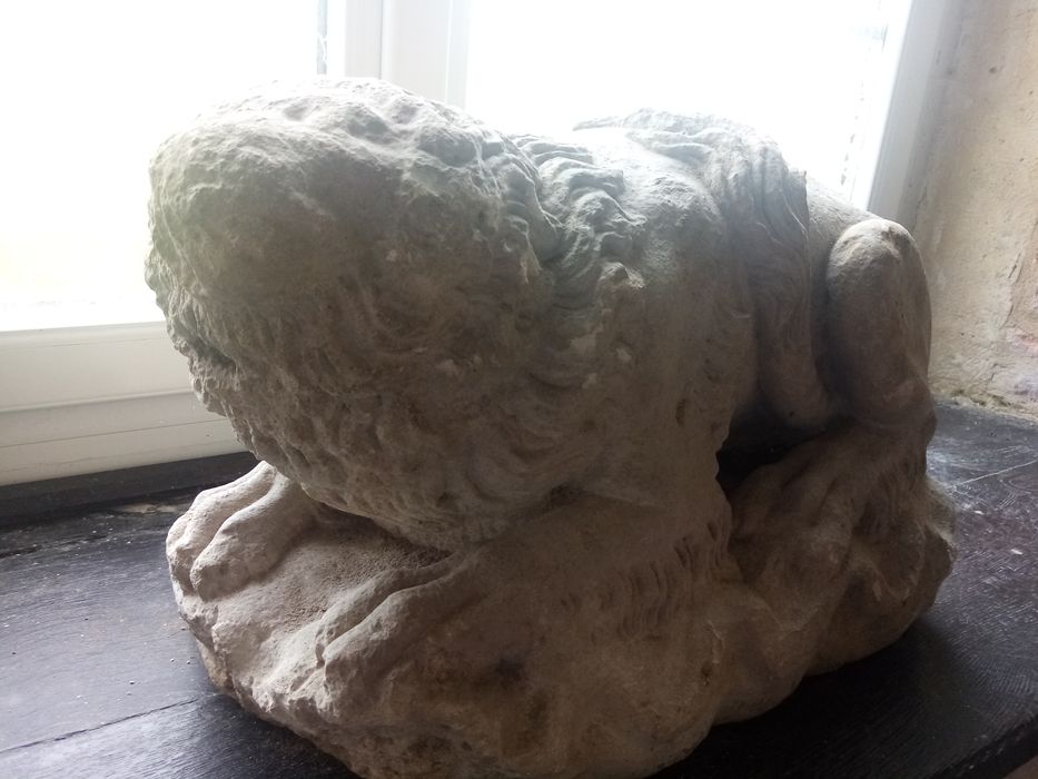 élément de gisant : Lion