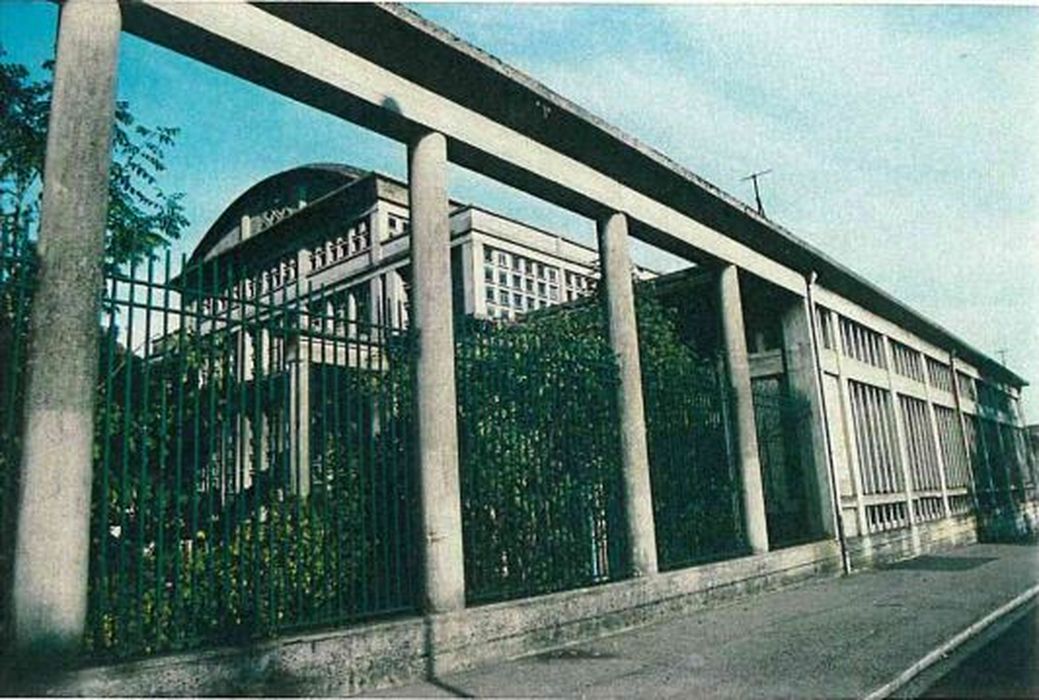 Vue partielle du bâtiment