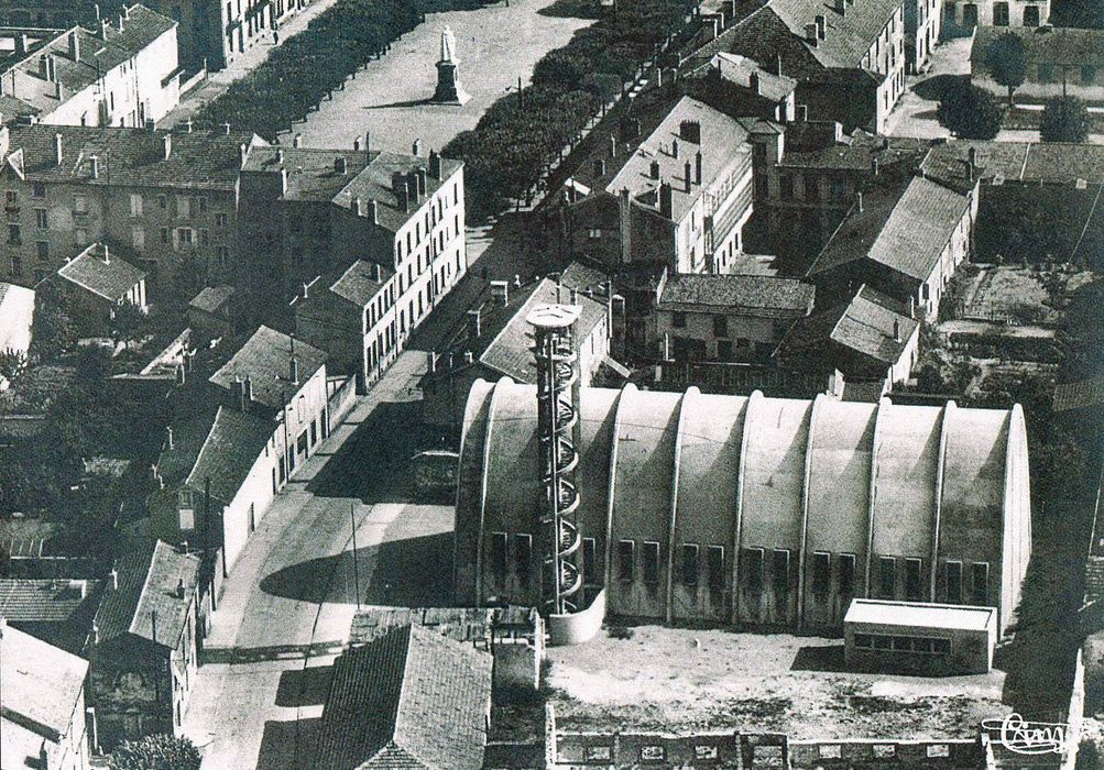 vue aérienne de l’église dans son environnement