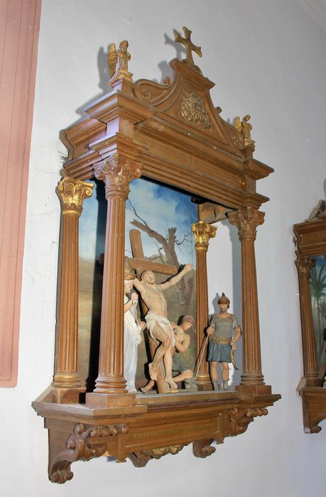 chemin de croix, station n° 11 : Jésus est attaché à la croix