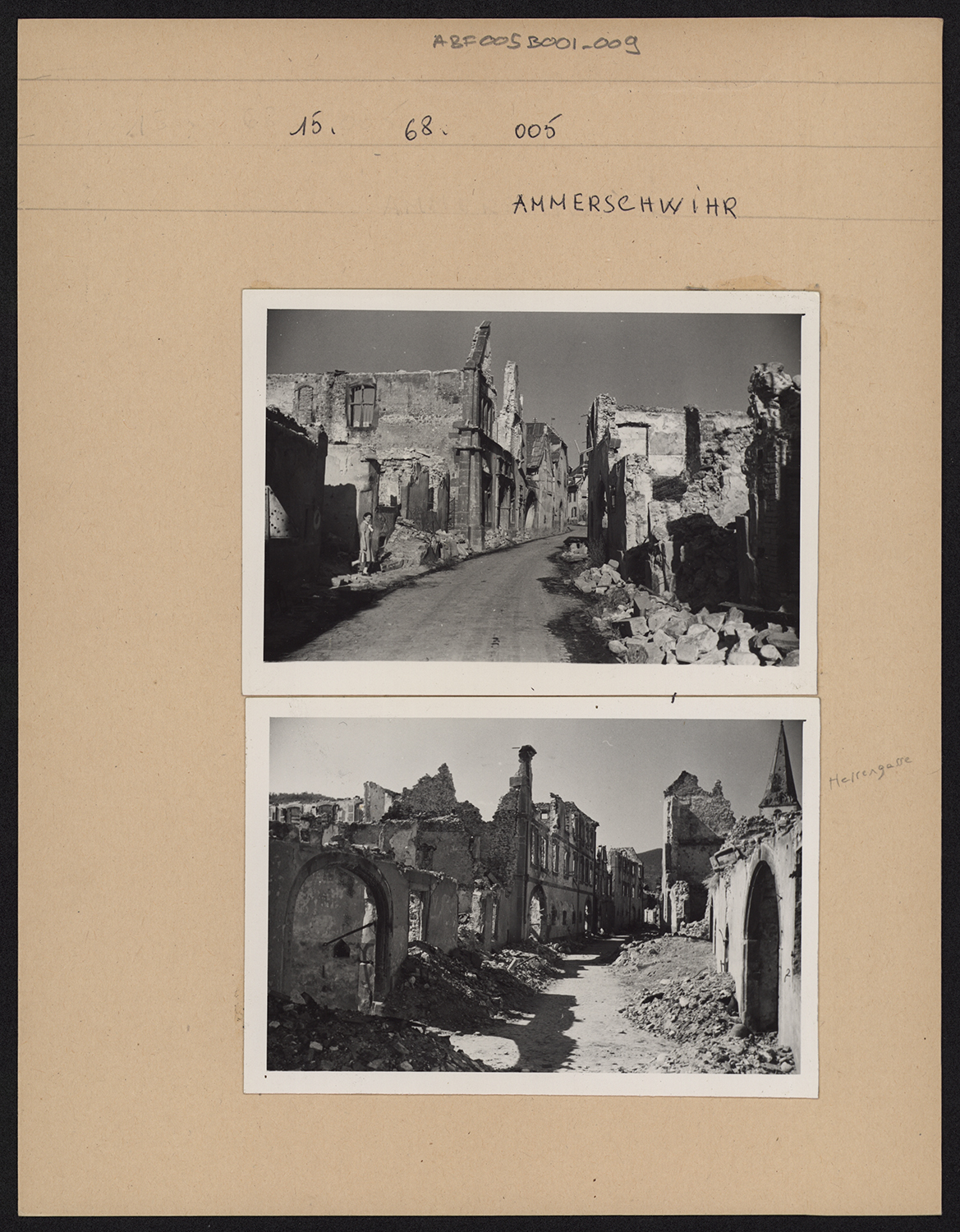 Dommages de guerre, vues des ruines.