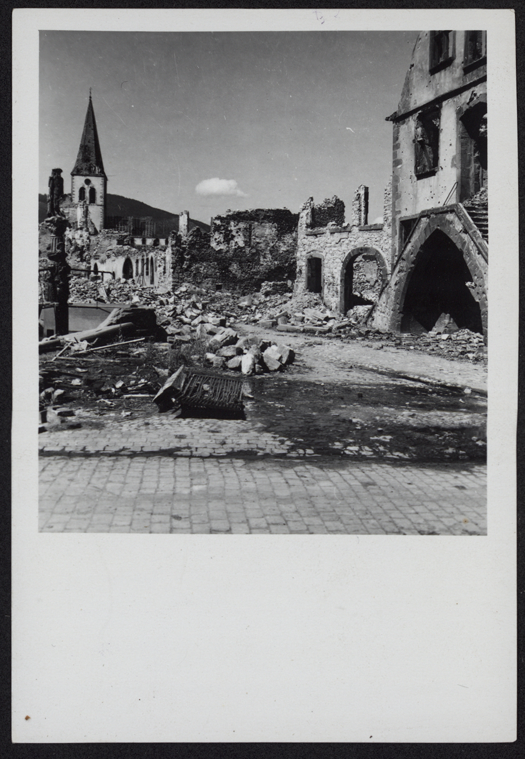 Dommages de guerre, vue d’ensemble du côté sud-est.