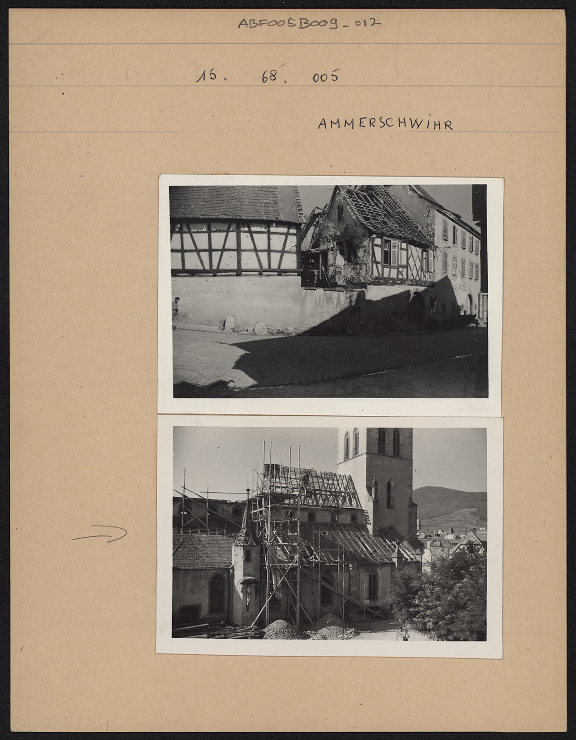 Dommages de guerre, vue d’ensemble d’une rue et vue d’ensemble de la façade nord de l’église Saint-Martin en cours de restauration.