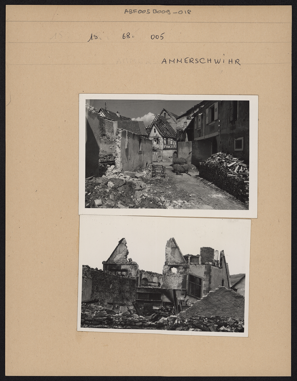 Dommages de guerre, vue d’ensemble de la rue et vue de détail des ruines de l’hôtel de ville.