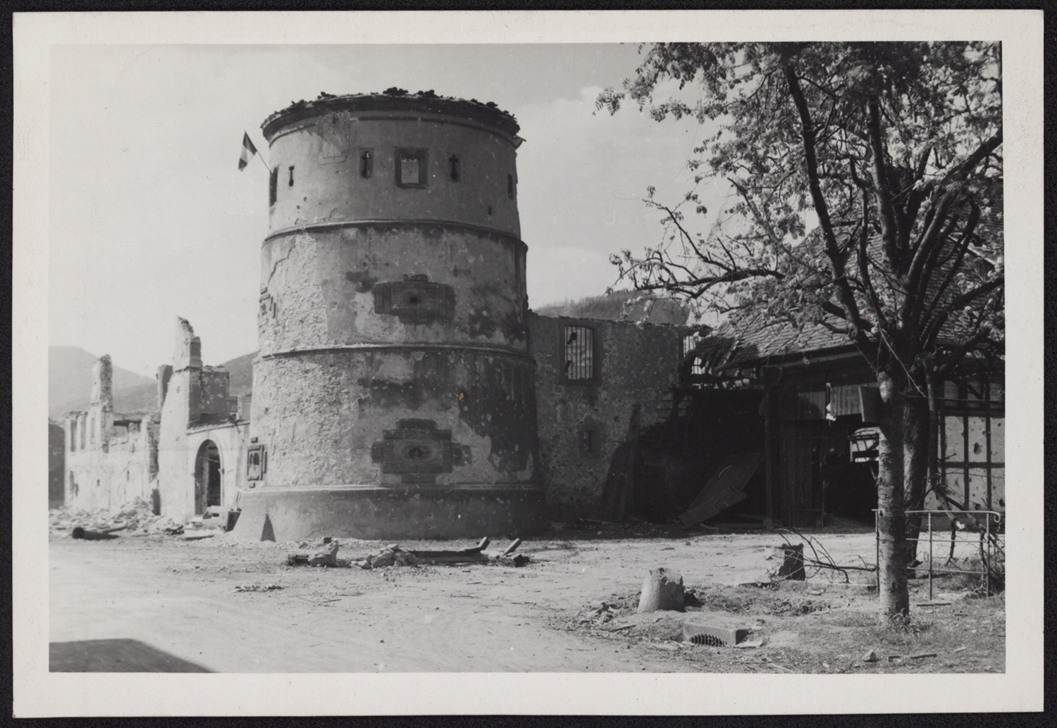 Dommages de guerre, vue d’ensemble du côté sud-est.