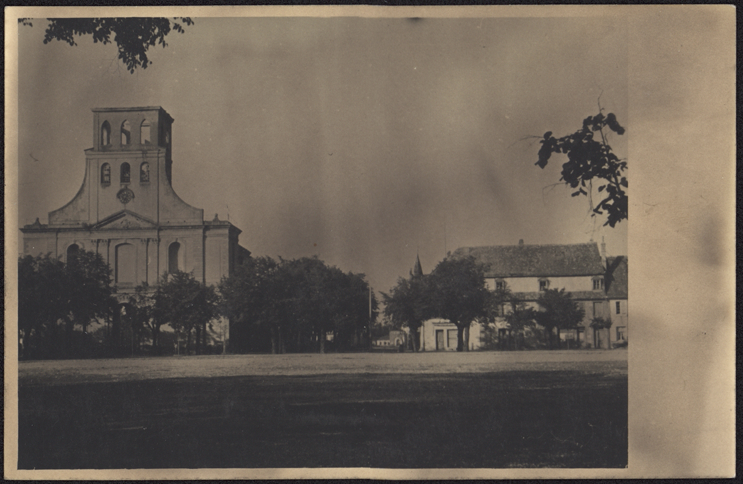 Dommages de guerre, vue d’ensemble du côté sud.