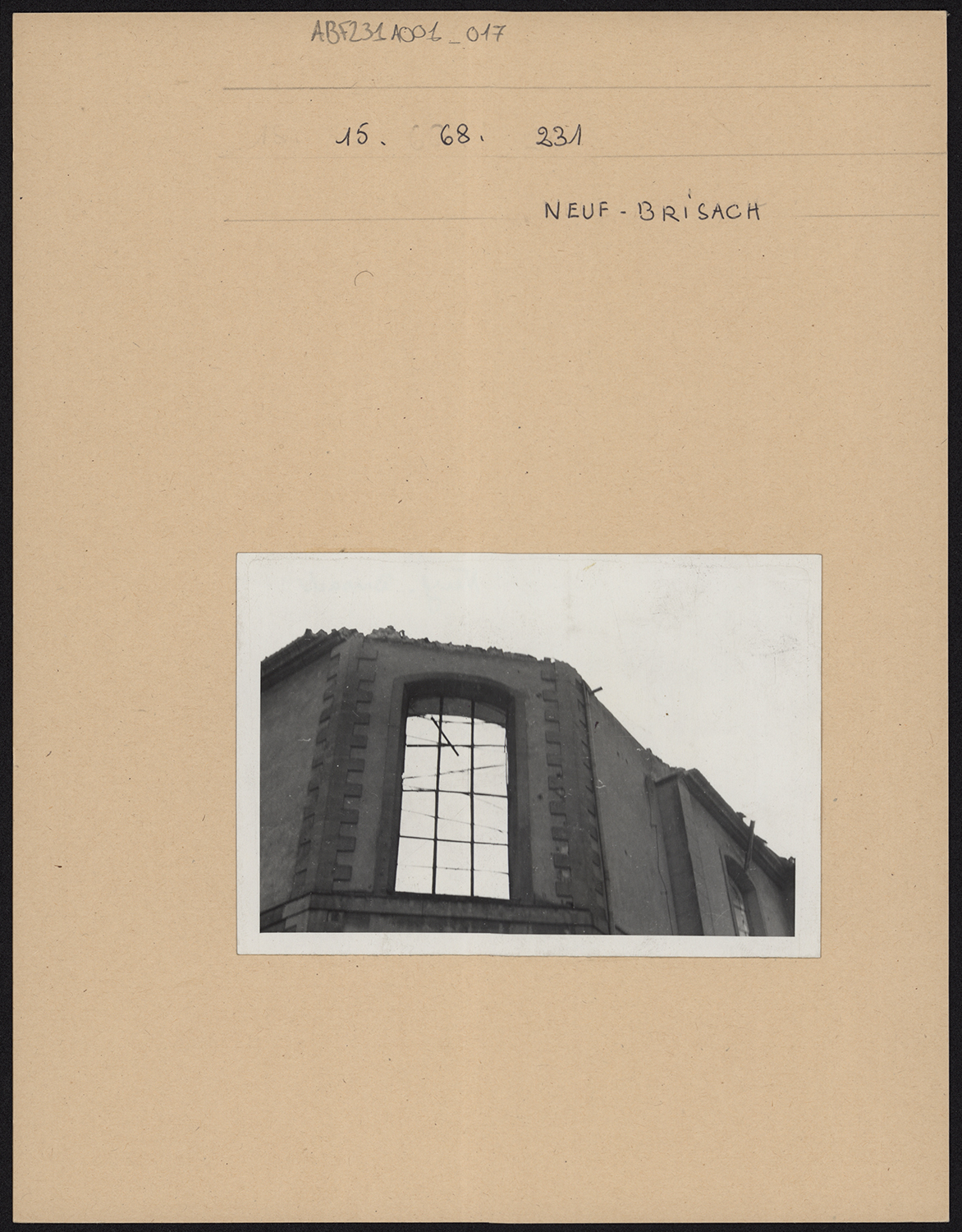 Dommages de guerre, vue de détail du chevet.