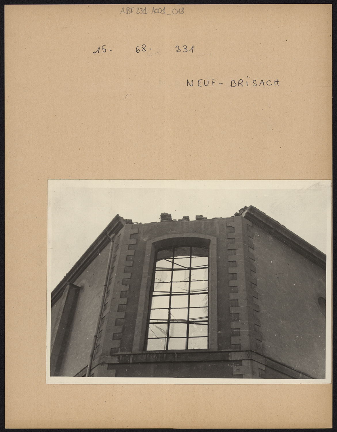 Dommages de guerre, vue de détail du chevet.