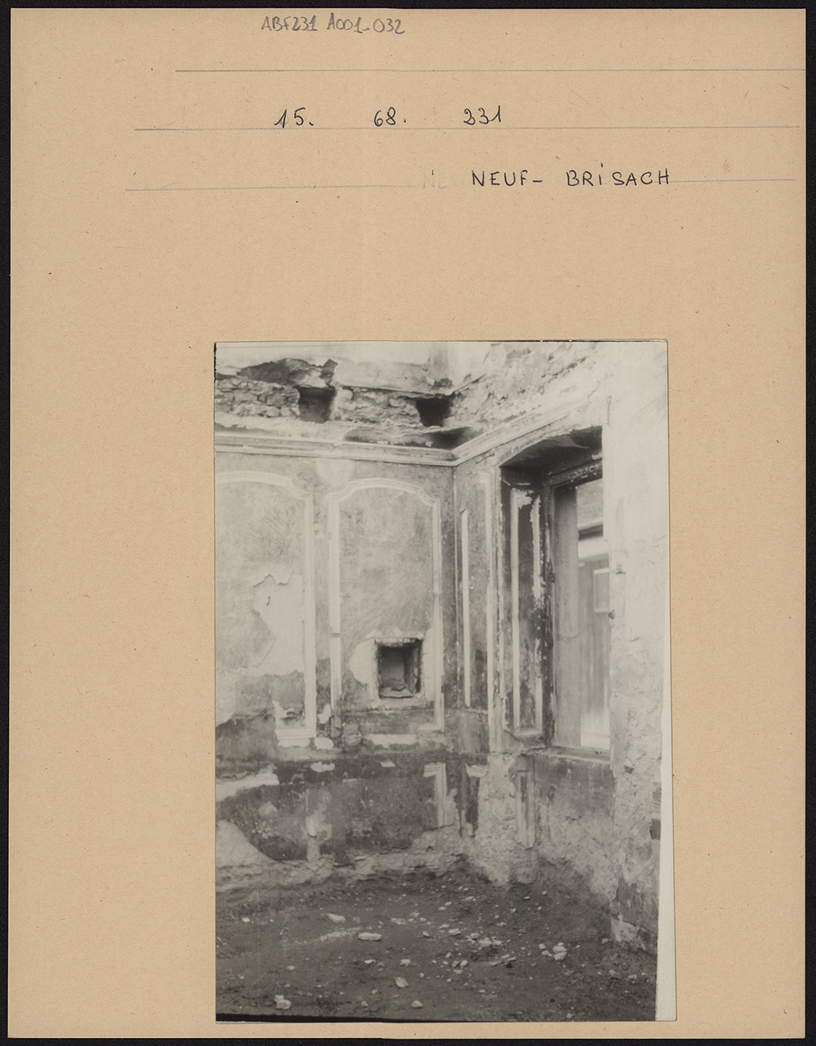 Dommages de guerre, vue intérieure de détail.
