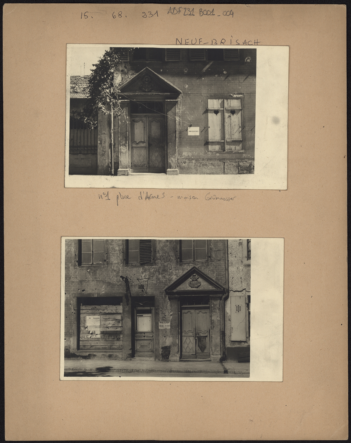 Vues de détail de la porte sur la rue.