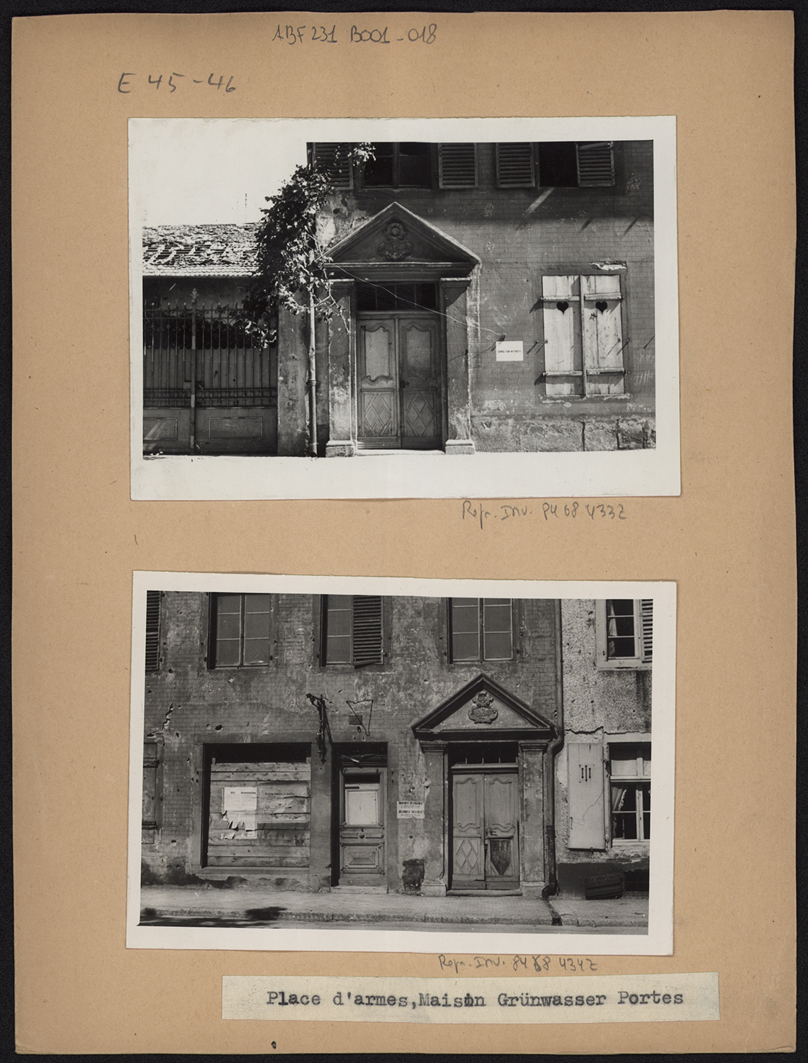 Vues de détail de la porte sur la rue.