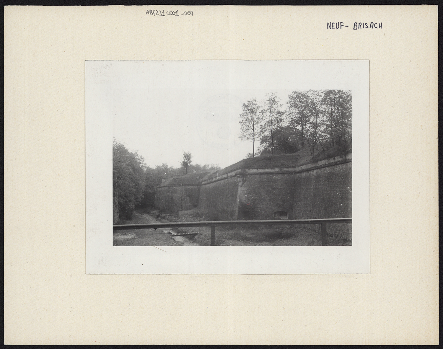 Vue d’ensemble du fossé au sud de la porte de Bâle (?).