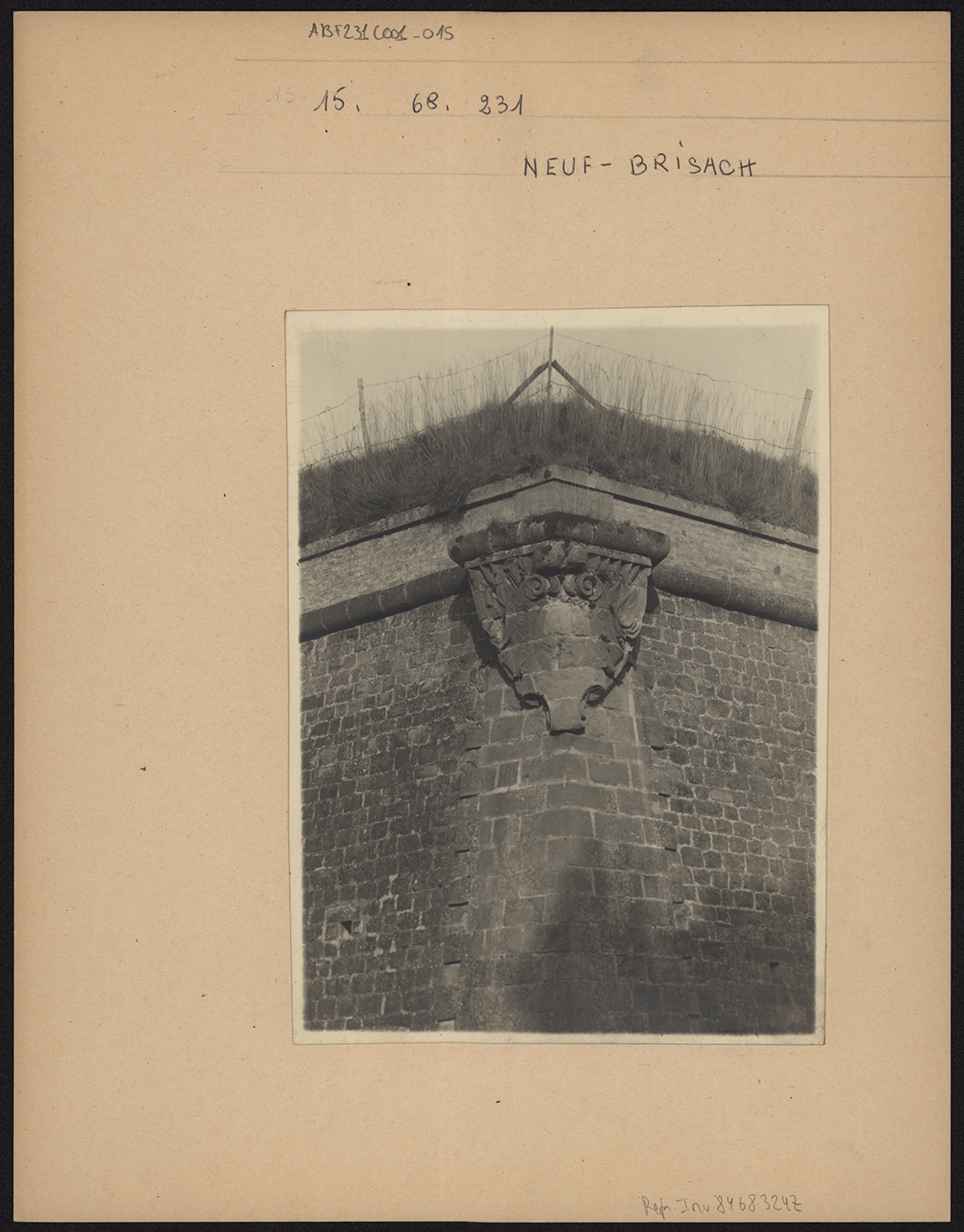 Vue de détail du rempart.
