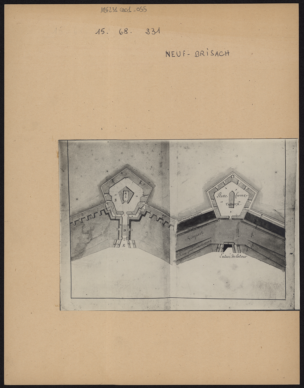 Plans de masse d’une tour bastionnée.