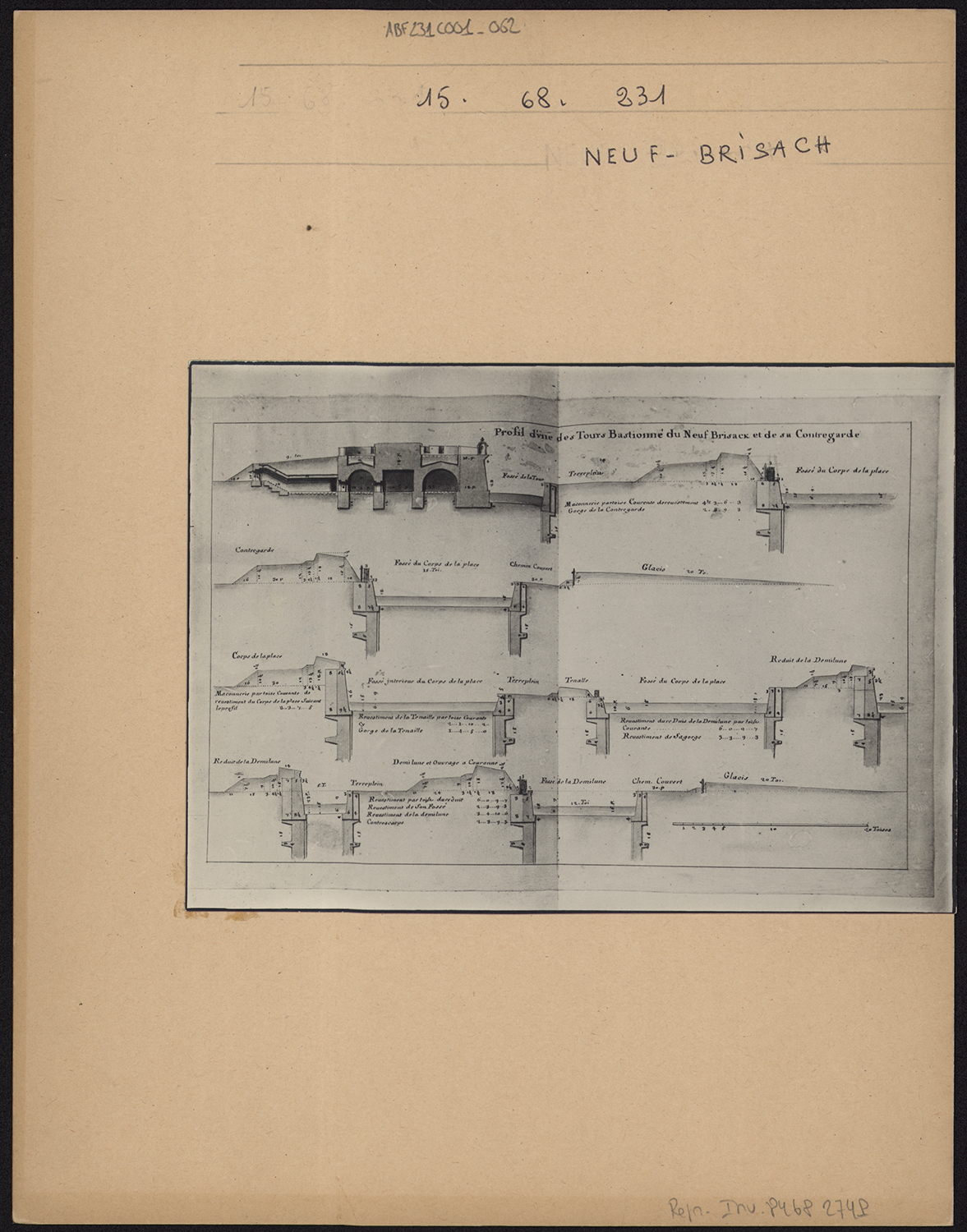 Profils d’une tour bastionnée et de sa contre-garde.