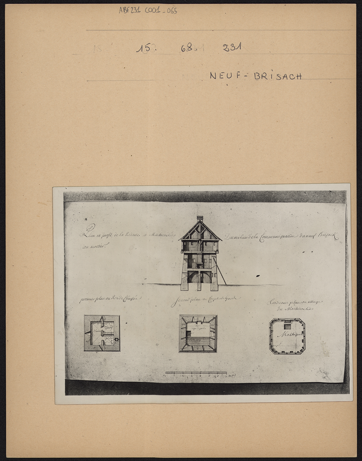 Plans de masse des niveaux et élévation d’une redoute à mâchicoulis.