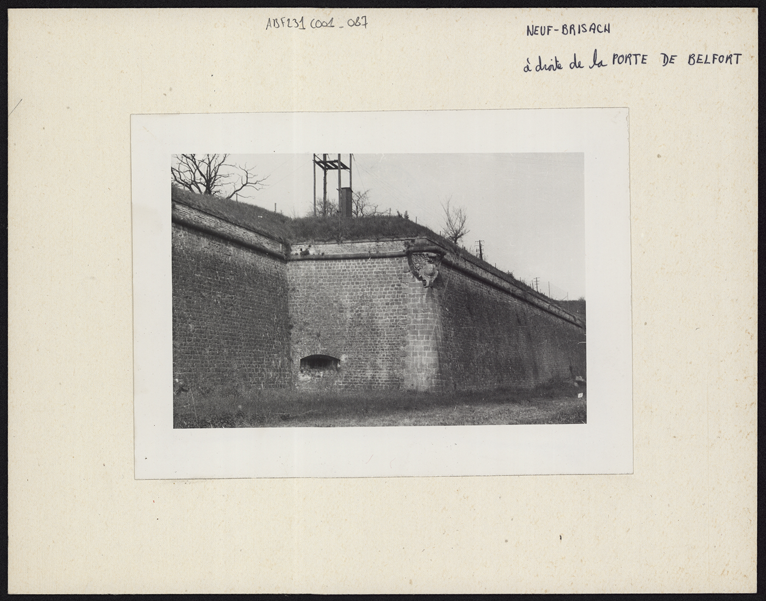 Vue d’ensemble du fossé à l’est de la porte de Belfort.