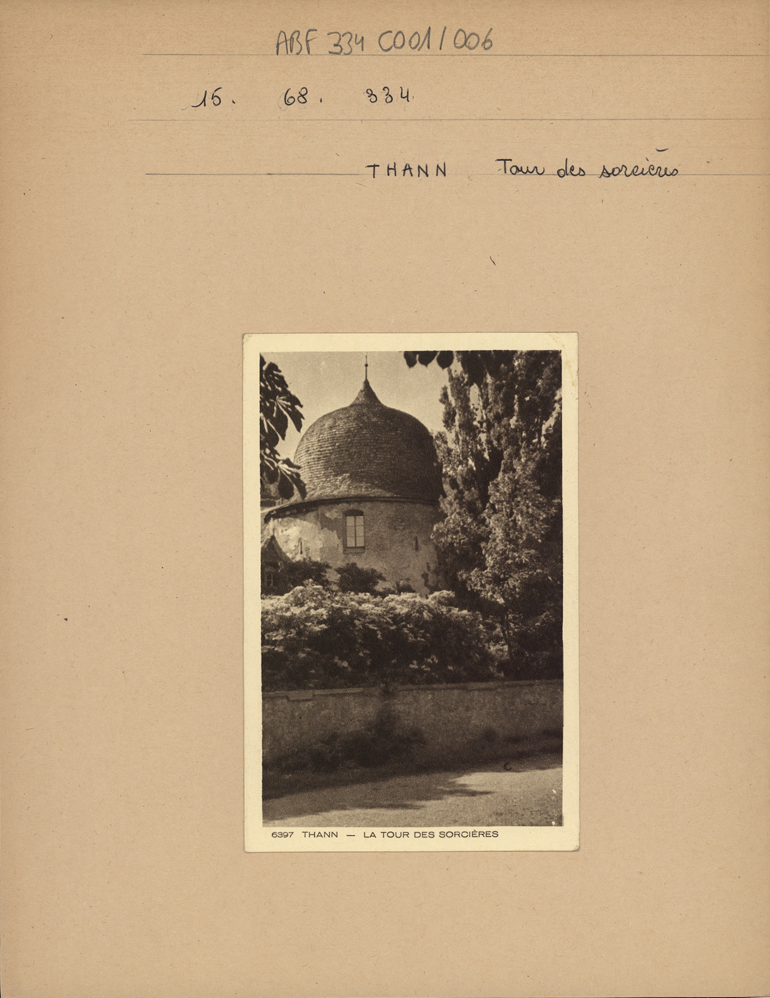 Tour des sorcières, vue depuis les rives de la Thur.