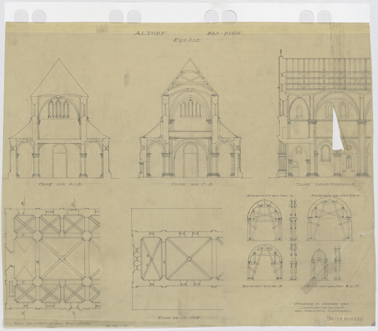 Plans de masse de la nef et des bas-côtés, coupes longitudinale et transversales sur la nef et le choeur, détails des étaiements des arcs.