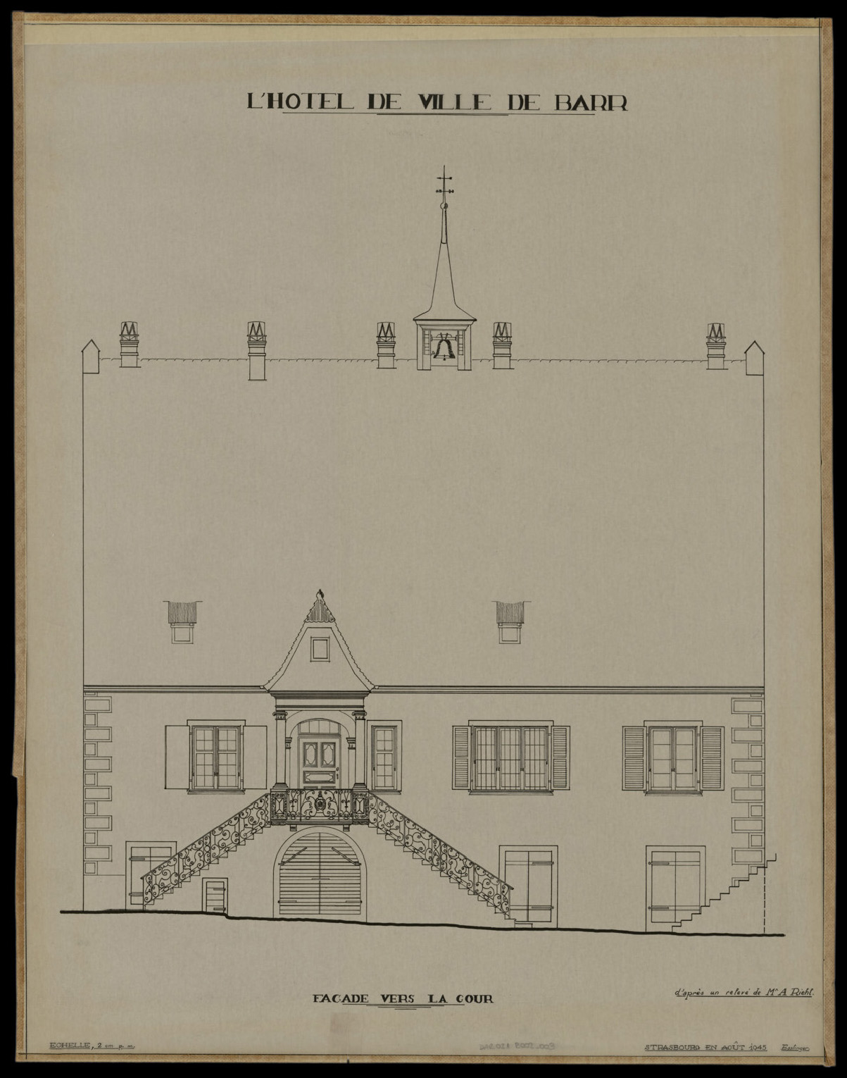 Relevé de la façade sur cour avec le porche et le double escalier.