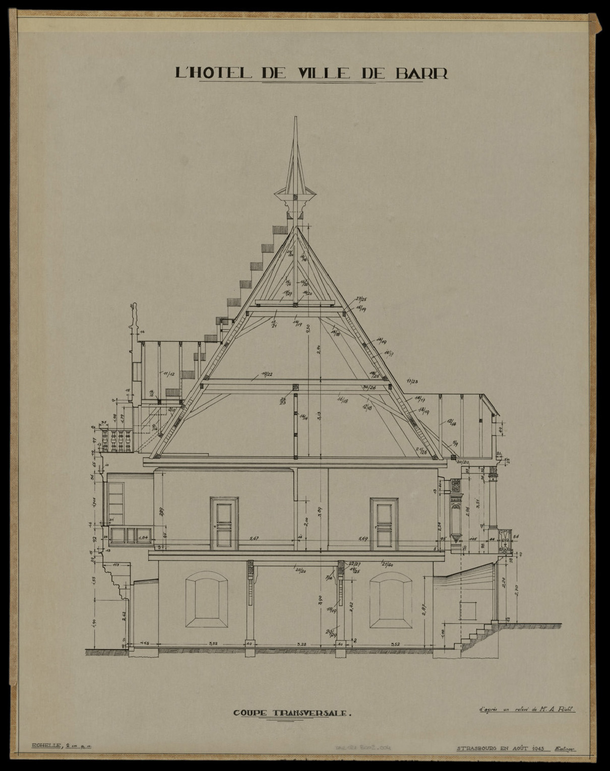 Coupe transversale à hauteur de la partie centrale de l'Hôtel de Ville.